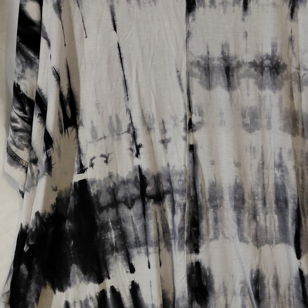 Black and White Tie-Dye Women's Short Sleeve Top - Picture 7 of 9